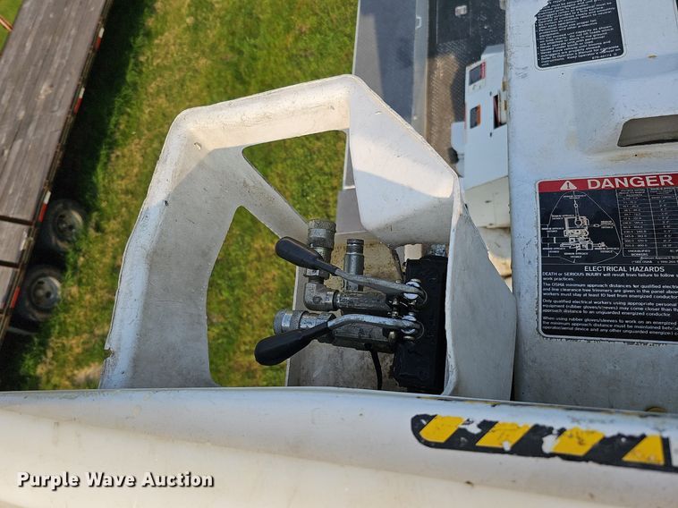 image for item DO2683 2012 Altec  bucket truck bed