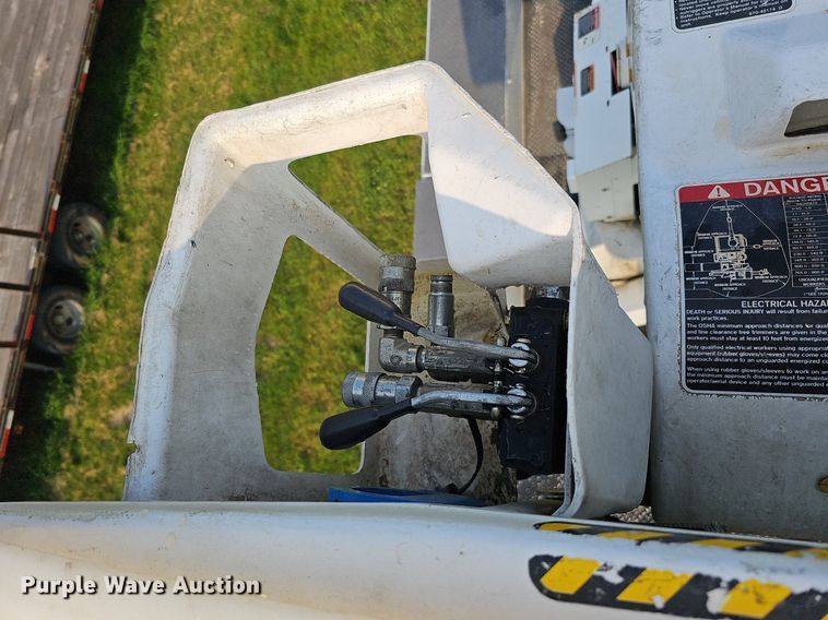 image for item DO2683 2012 Altec  bucket truck bed