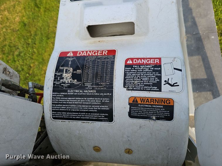 image for item DO2683 2012 Altec  bucket truck bed