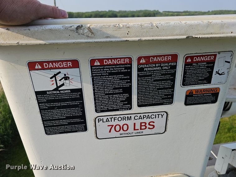 image for item DO2683 2012 Altec  bucket truck bed