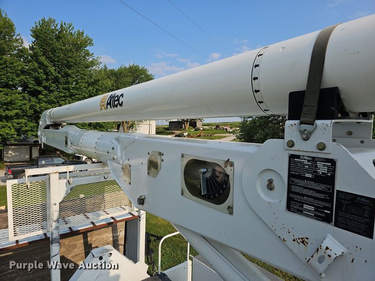 image for item DO2683 2012 Altec  bucket truck bed