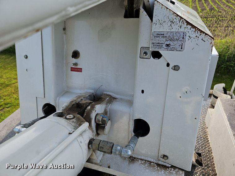 image for item DO2683 2012 Altec  bucket truck bed