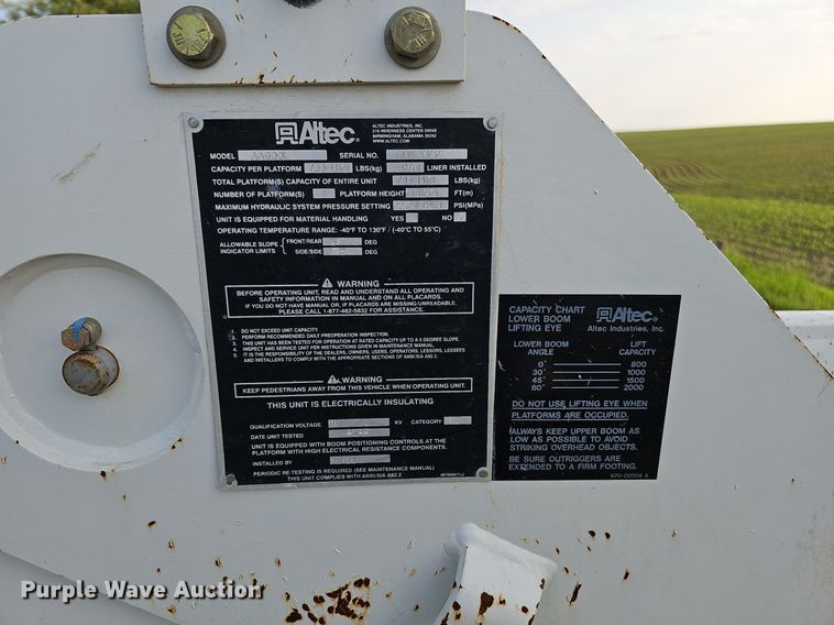 image for item DO2683 2012 Altec  bucket truck bed