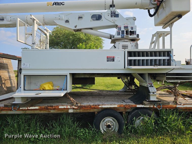 image for item DO2683 2012 Altec  bucket truck bed