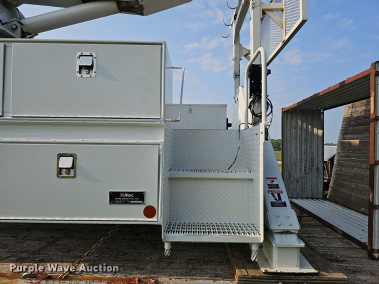 image for item DO2683 2012 Altec  bucket truck bed