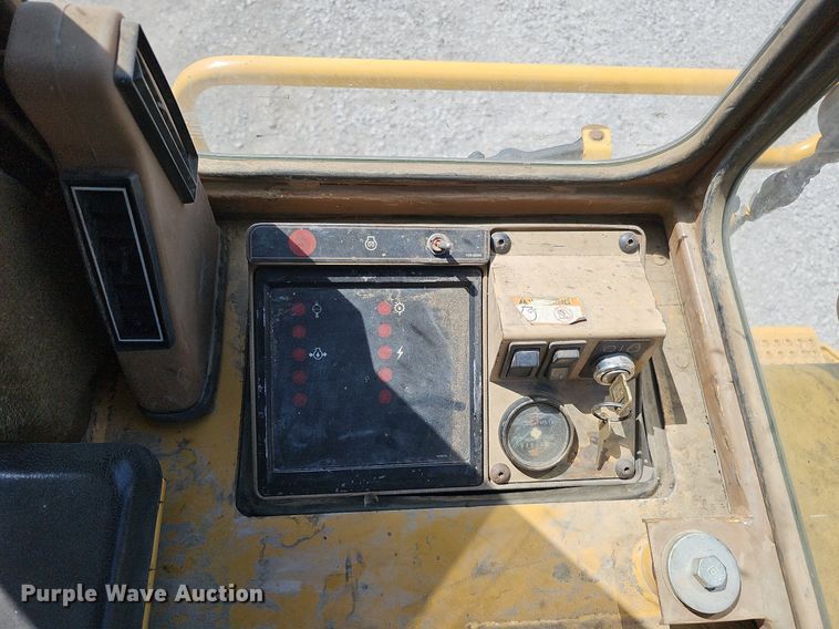 image for item DO2689 1998 Caterpillar 963B LGP  track loader