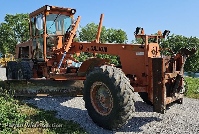 image for item DO2690 1994 Galion 830  motor grader