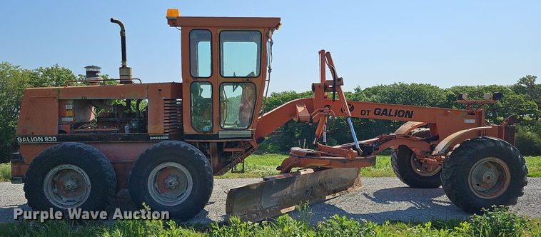 image for item DO2690 1994 Galion 830  motor grader