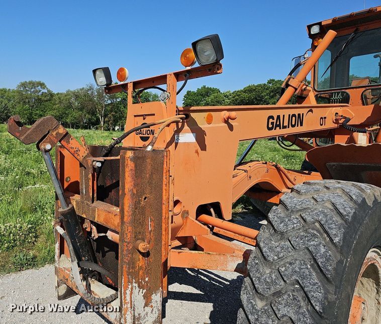 image for item DO2690 1994 Galion 830  motor grader