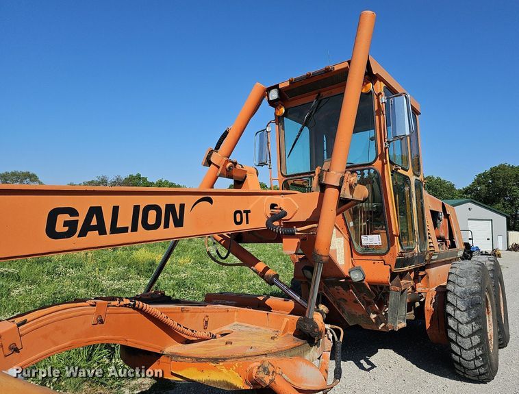 image for item DO2690 1994 Galion 830  motor grader
