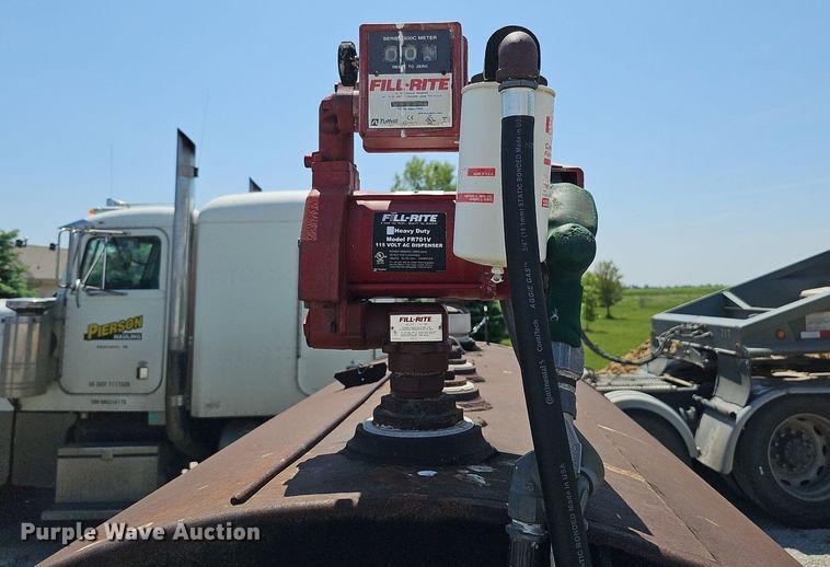 image for item DO2694 Approximately 1,000 gallon fuel tank