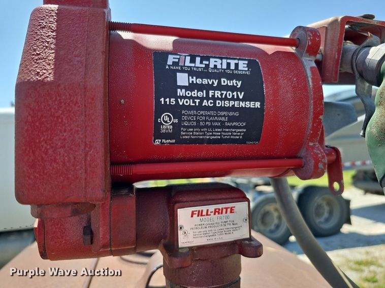 image for item DO2694 Approximately 1,000 gallon fuel tank