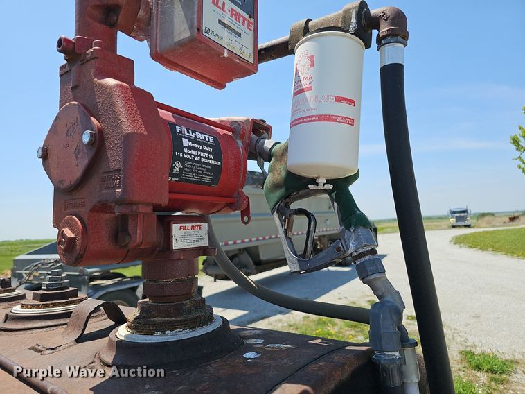 image for item DO2694 Approximately 1,000 gallon fuel tank