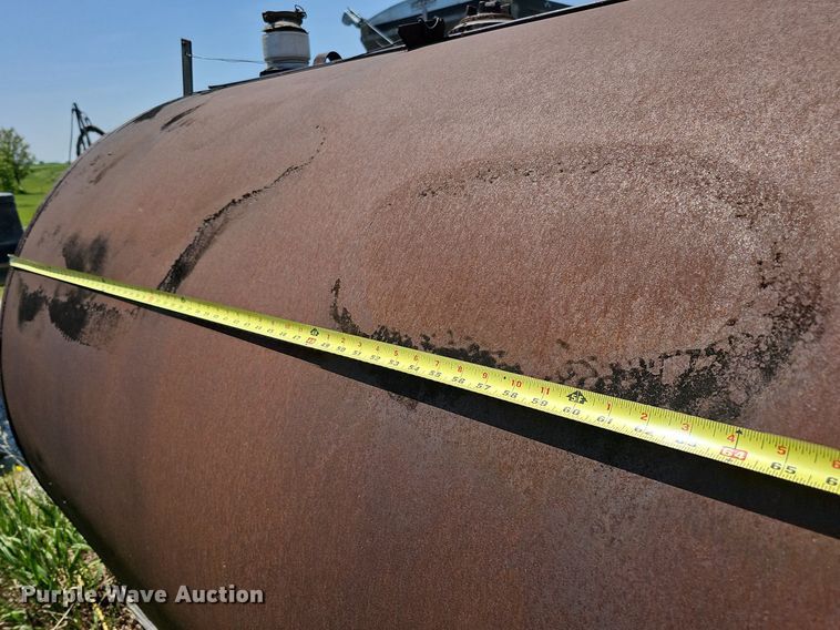 image for item DO2694 Approximately 1,000 gallon fuel tank
