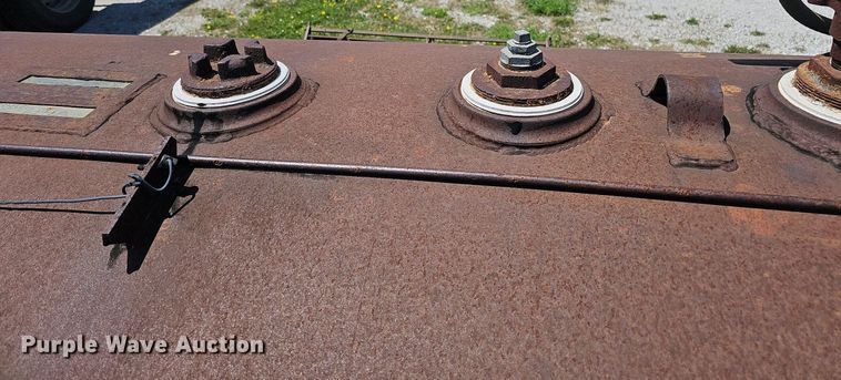 image for item DO2694 Approximately 1,000 gallon fuel tank