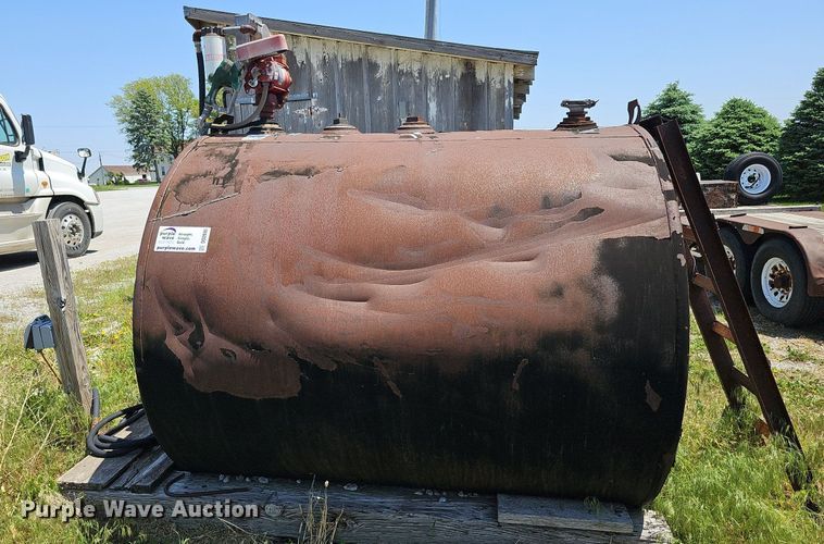 image for item DO2695 Approximately 1,000 gallon fuel tank