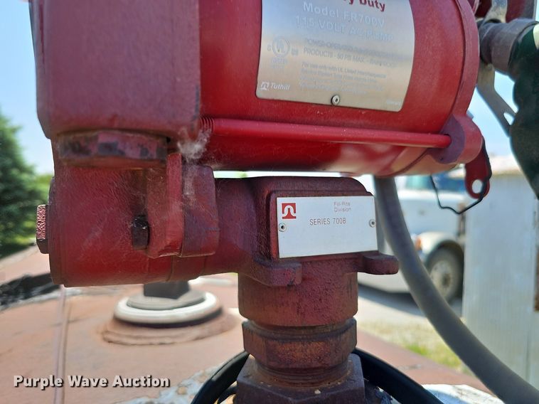 image for item DO2695 Approximately 1,000 gallon fuel tank