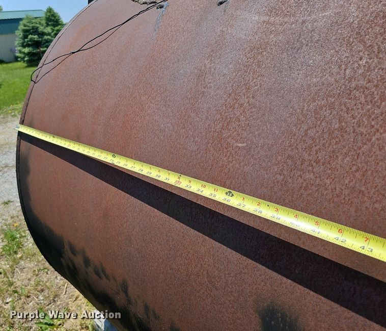 image for item DO2695 Approximately 1,000 gallon fuel tank