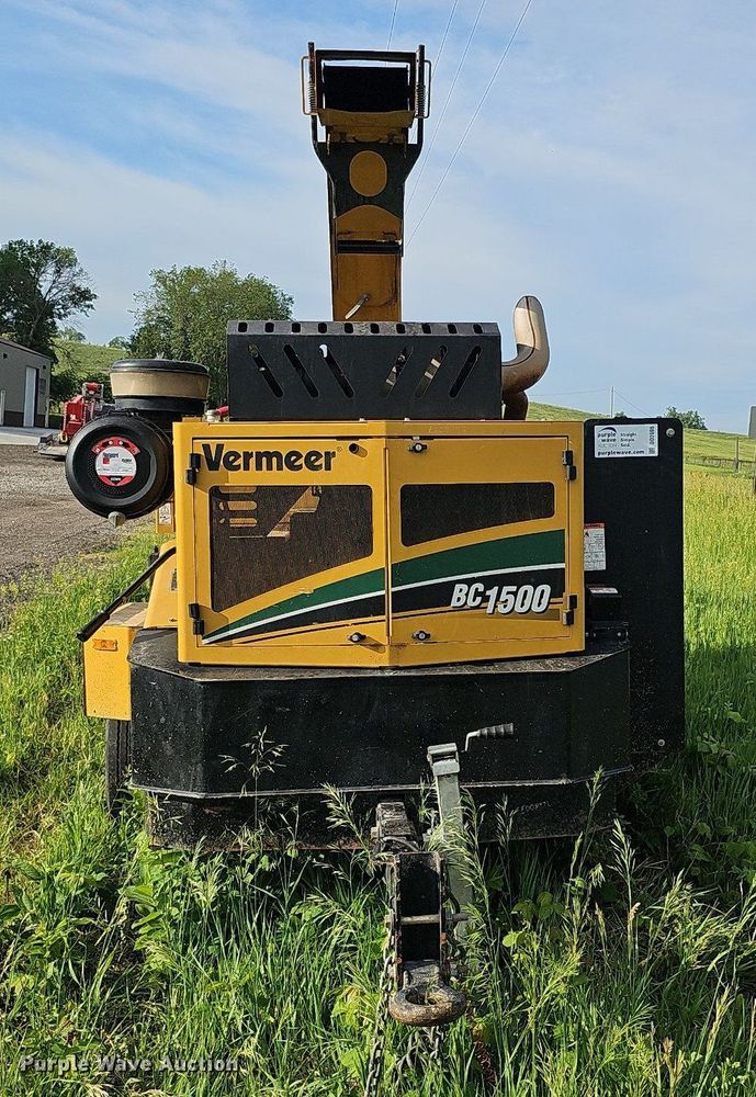 image for item DO2696 2020 Vermeer BC1500  wood chipper