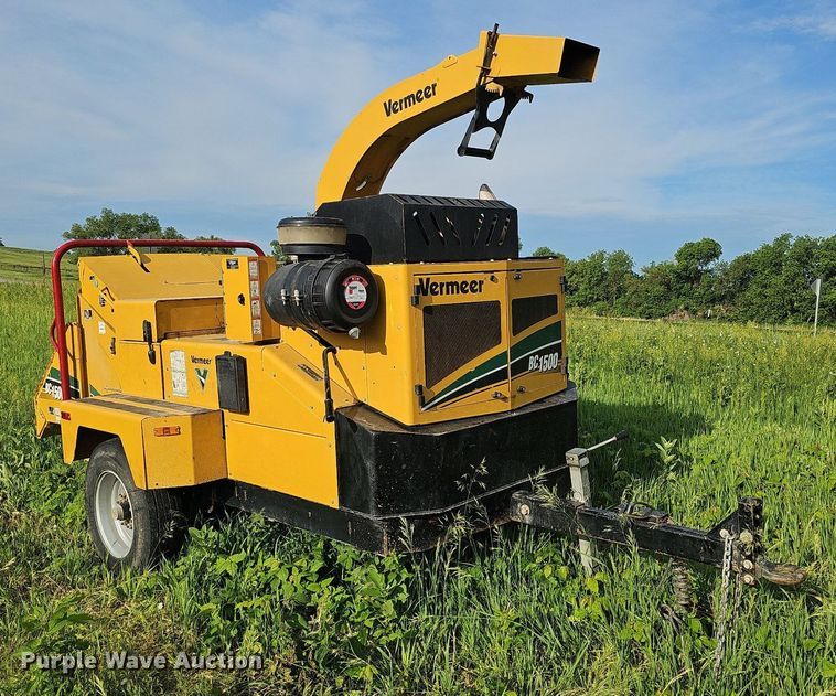 image for item DO2696 2020 Vermeer BC1500  wood chipper