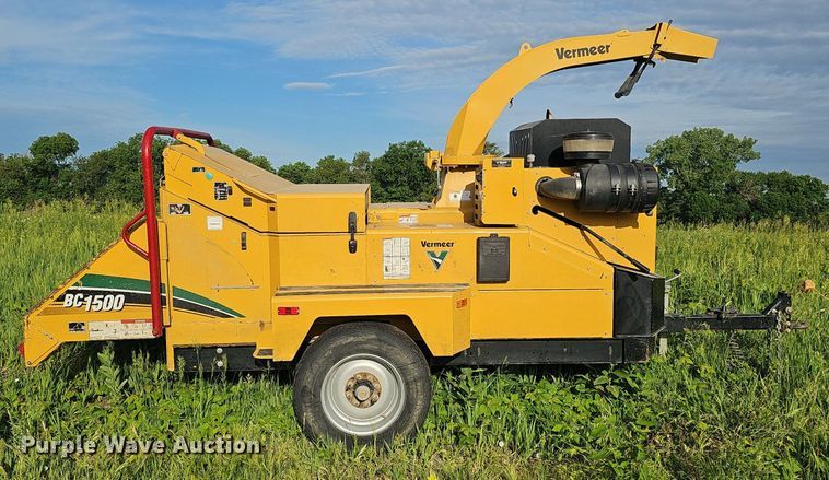 image for item DO2696 2020 Vermeer BC1500  wood chipper