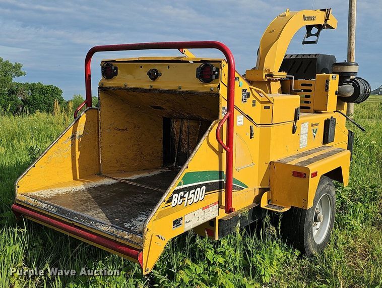 image for item DO2696 2020 Vermeer BC1500  wood chipper