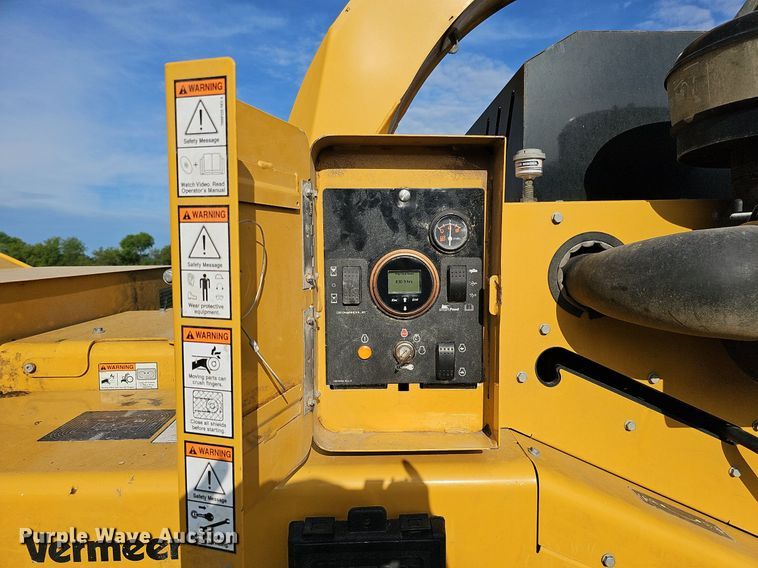 image for item DO2696 2020 Vermeer BC1500  wood chipper