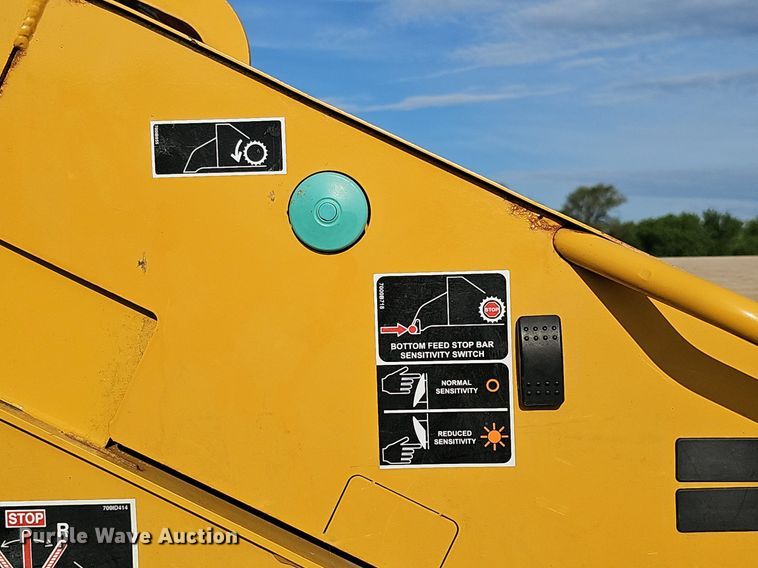 image for item DO2696 2020 Vermeer BC1500  wood chipper