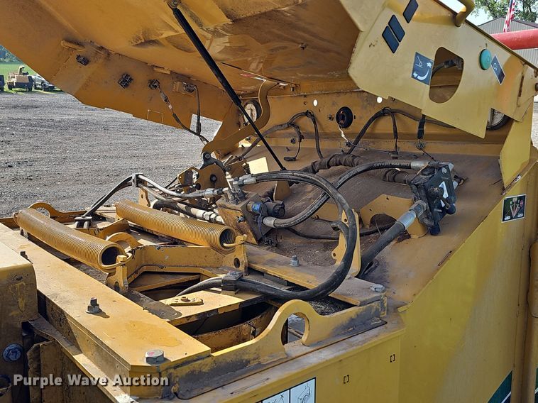 image for item DO2696 2020 Vermeer BC1500  wood chipper