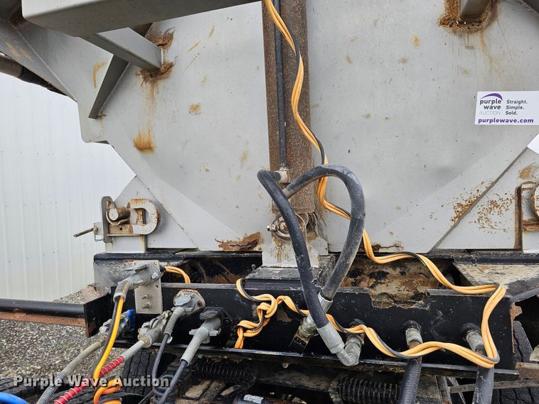 image for item DO4396 1999 Smithco  side dump trailer