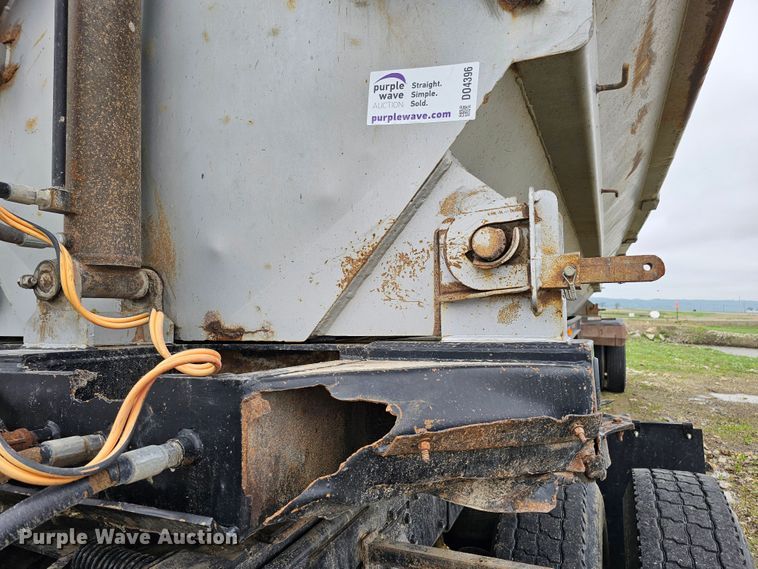 image for item DO4396 1999 Smithco  side dump trailer