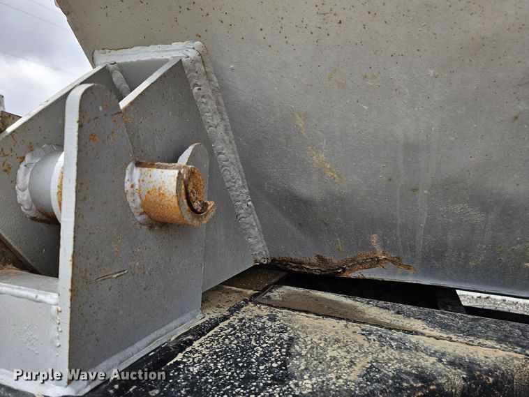 image for item DO4396 1999 Smithco  side dump trailer