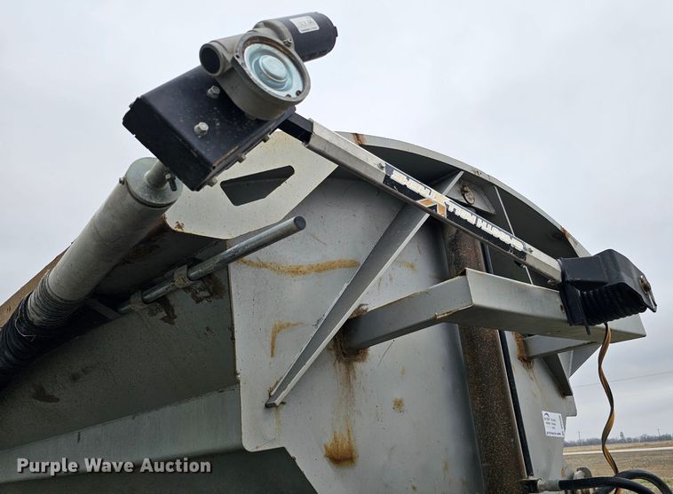 image for item DO4396 1999 Smithco  side dump trailer