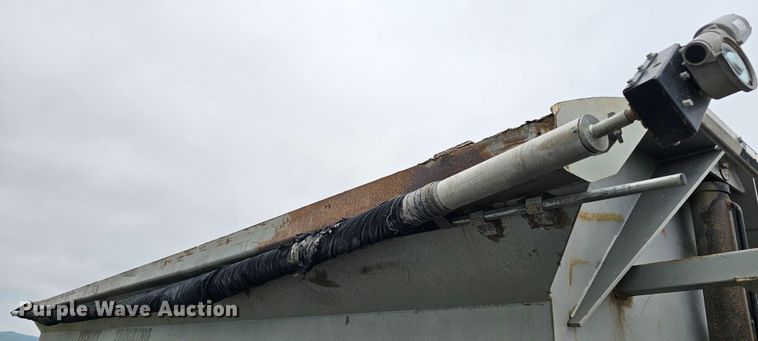 image for item DO4396 1999 Smithco  side dump trailer