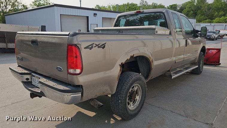 image for item DO4399 2002 Ford F250 Super Duty XLT  SuperCab pickup truck