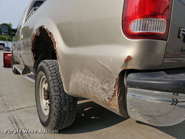 image for item DO4399 2002 Ford F250 Super Duty XLT  SuperCab pickup truck