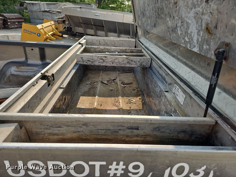 image for item DO4399 2002 Ford F250 Super Duty XLT  SuperCab pickup truck