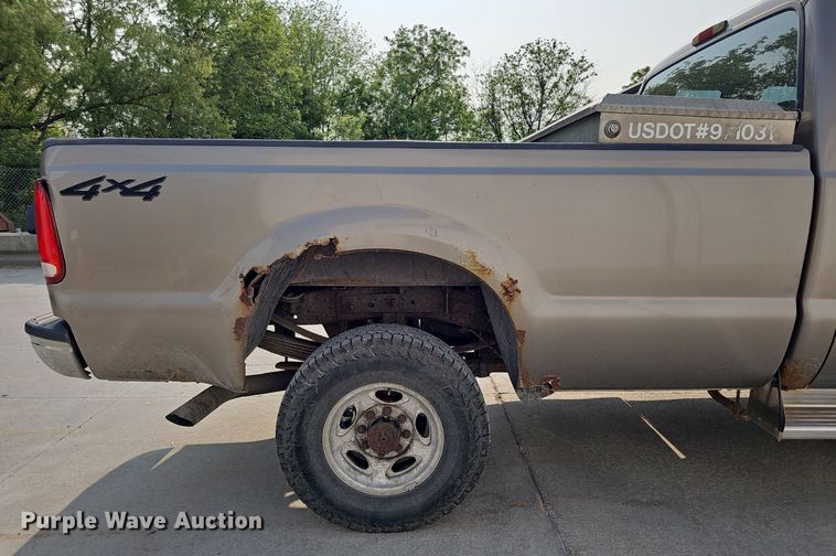 image for item DO4399 2002 Ford F250 Super Duty XLT  SuperCab pickup truck