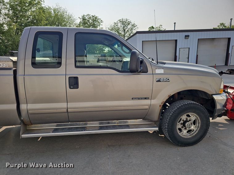 image for item DO4399 2002 Ford F250 Super Duty XLT  SuperCab pickup truck