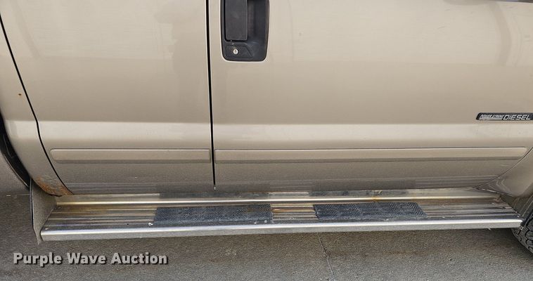 image for item DO4399 2002 Ford F250 Super Duty XLT  SuperCab pickup truck