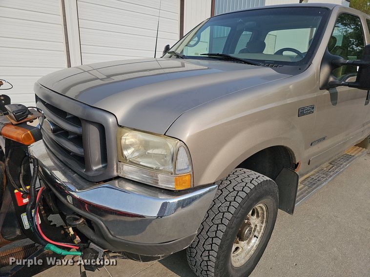 image for item DO4399 2002 Ford F250 Super Duty XLT  SuperCab pickup truck