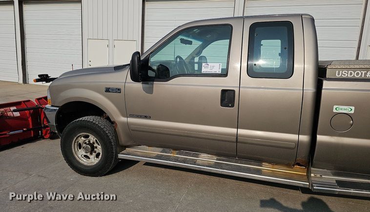 image for item DO4399 2002 Ford F250 Super Duty XLT  SuperCab pickup truck