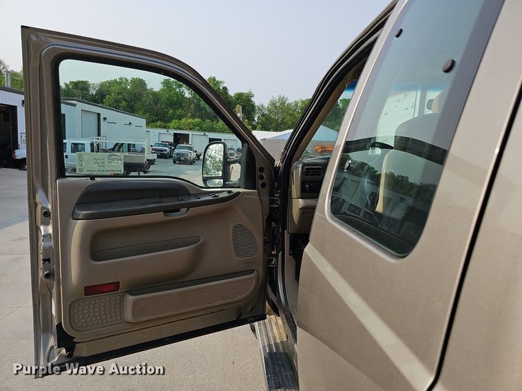 image for item DO4399 2002 Ford F250 Super Duty XLT  SuperCab pickup truck