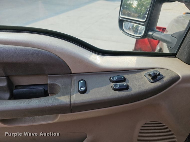 image for item DO4399 2002 Ford F250 Super Duty XLT  SuperCab pickup truck