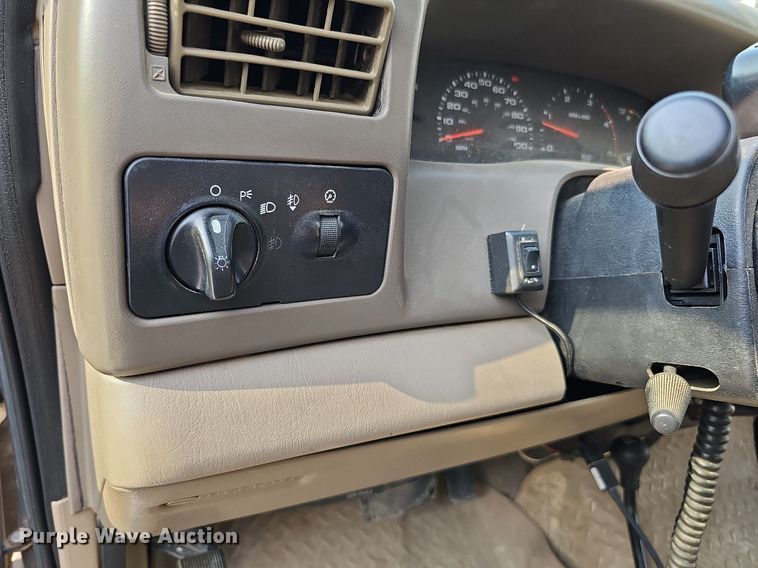 image for item DO4399 2002 Ford F250 Super Duty XLT  SuperCab pickup truck