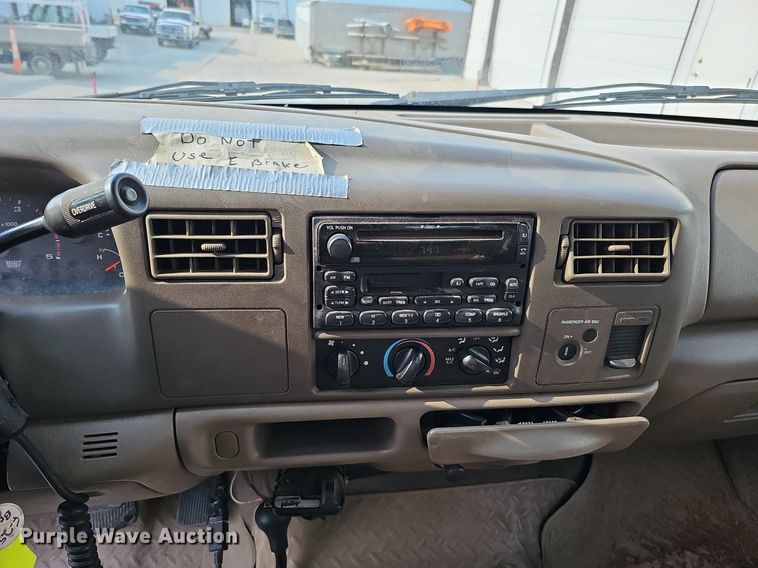 image for item DO4399 2002 Ford F250 Super Duty XLT  SuperCab pickup truck