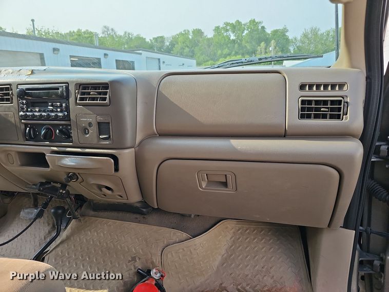 image for item DO4399 2002 Ford F250 Super Duty XLT  SuperCab pickup truck