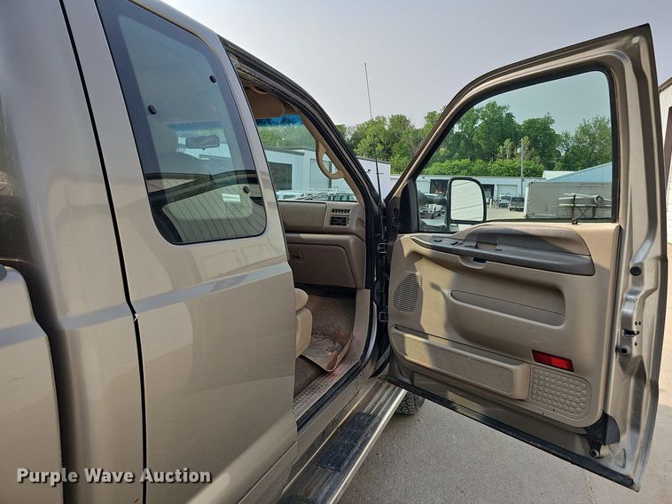 image for item DO4399 2002 Ford F250 Super Duty XLT  SuperCab pickup truck