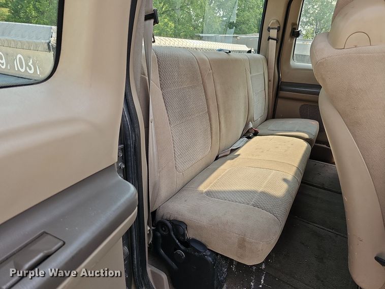 image for item DO4399 2002 Ford F250 Super Duty XLT  SuperCab pickup truck