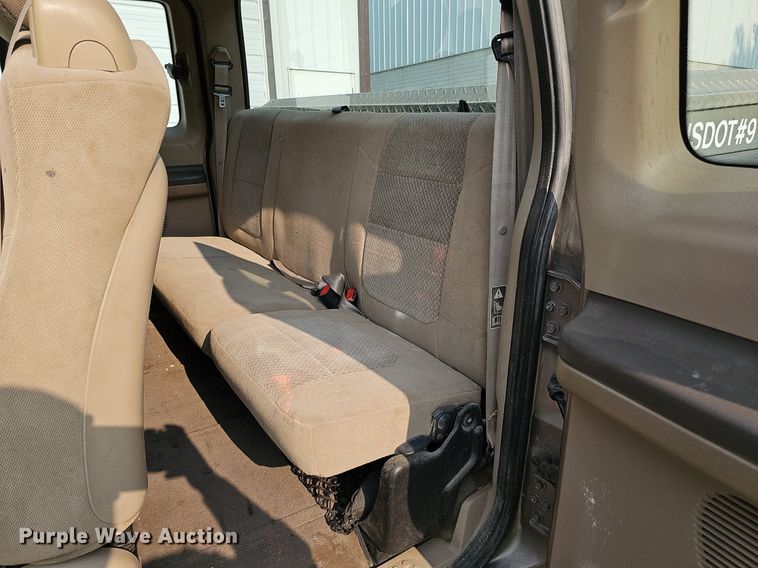 image for item DO4399 2002 Ford F250 Super Duty XLT  SuperCab pickup truck